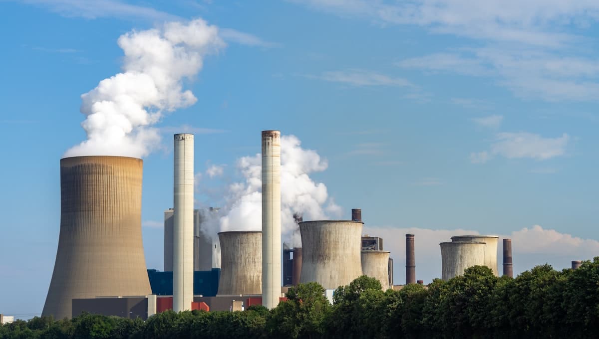 Energy and utilities field crew with vehicles and equipment. MapTrack tracks tools, plant and fleet across Australian energy and utilities operations